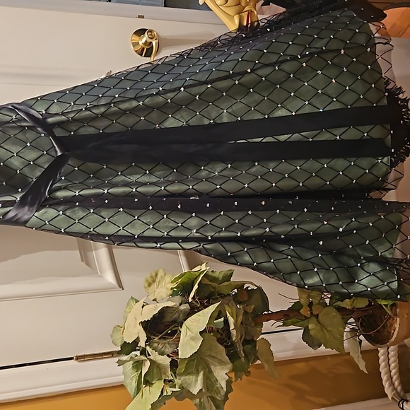 FORMAL PARTY DRESS - Picture 3 of 12